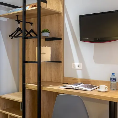 Otel Lilas Blanc Paris