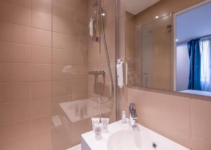 Lilas Blanc 3* Paris